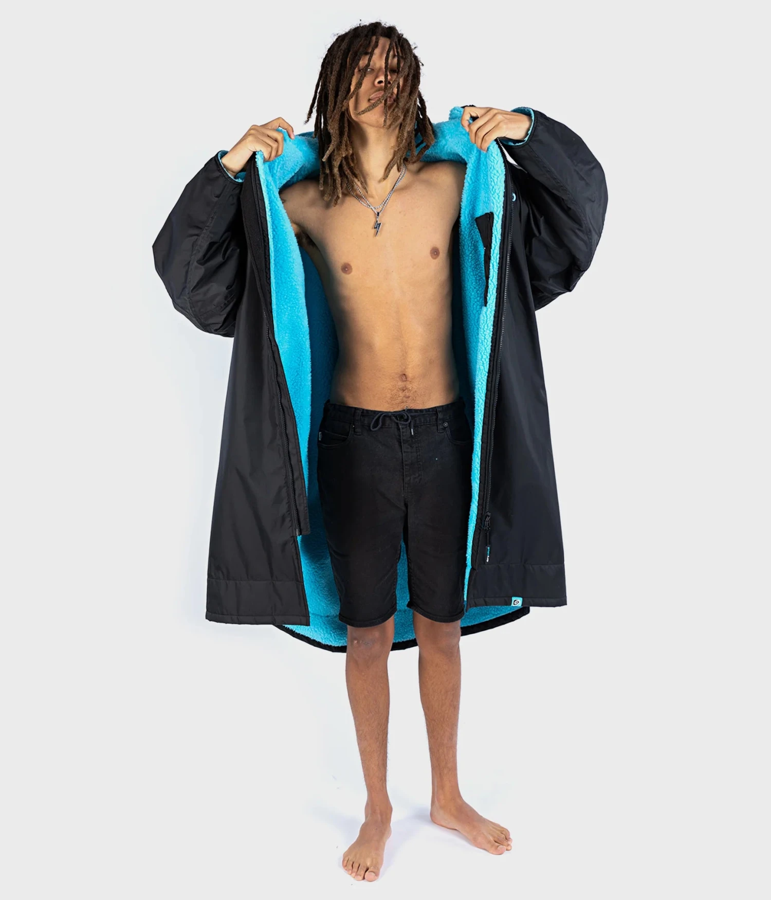 Dryrobe Advance Long Sleeve BLACK BLUE - RECYCLED 2 Dryrobe Advance Long Sleeve BLACK BLUE - RECYCLED - Image 2
