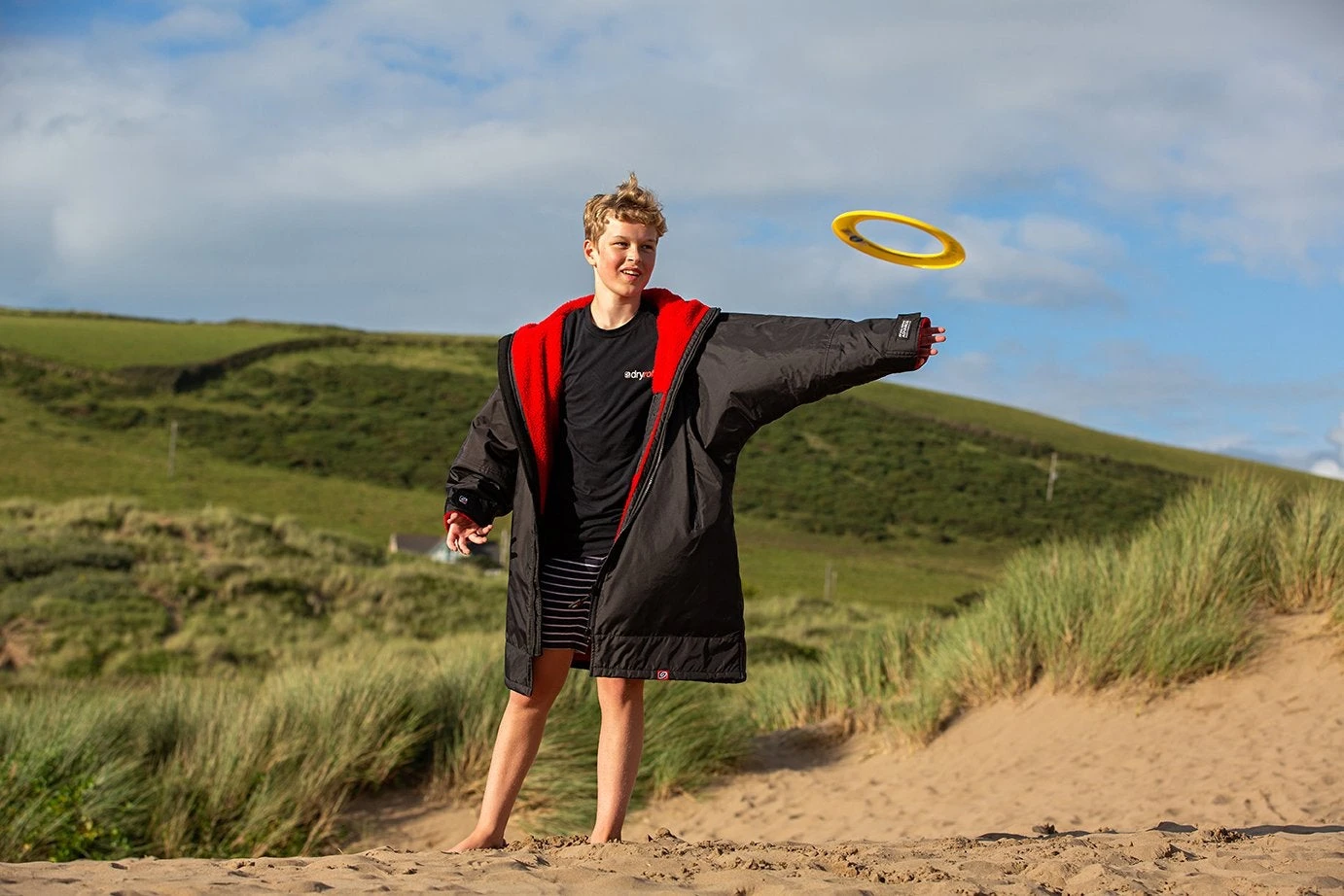 Dryrobe Advance Kids Long Sleeve BLACK BLUE - RECYCLED 4 Dryrobe Advance Kids Long Sleeve BLACK BLUE - RECYCLED - Image 4