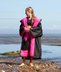 Dryrobe Advance Kids Short Sleeve BLACK PINK -Outdoor Gear Sale SS Black Pink 5 2024x2024 8218aba9 5fee 4c65 a7ea 903a772c4d41