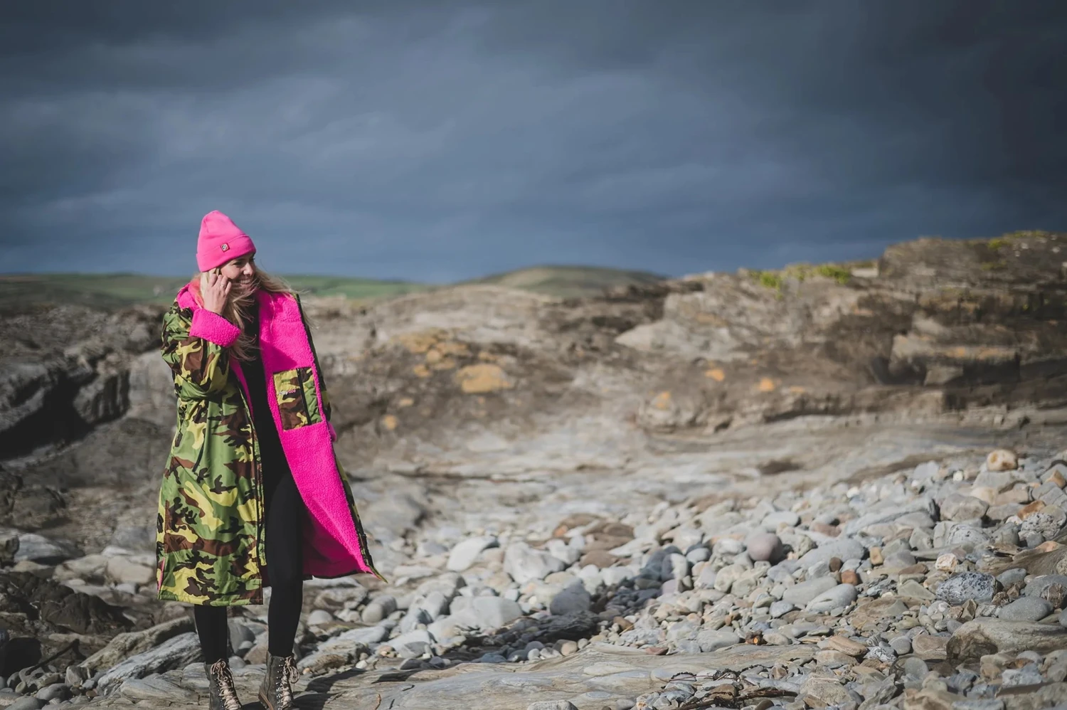 Dryrobe Advance Long Sleeve Camouflage Pink - RECYCLED 6 Dryrobe Advance Long Sleeve Camouflage Pink - RECYCLED - Image 6