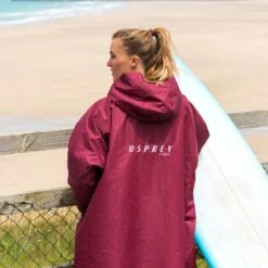 Osprey Unisex Changing Robe Maroon 13 Osprey Unisex Changing Robe Maroon -Outdoor Gear Sale su4047 51 changing robe lifestyle 2 1